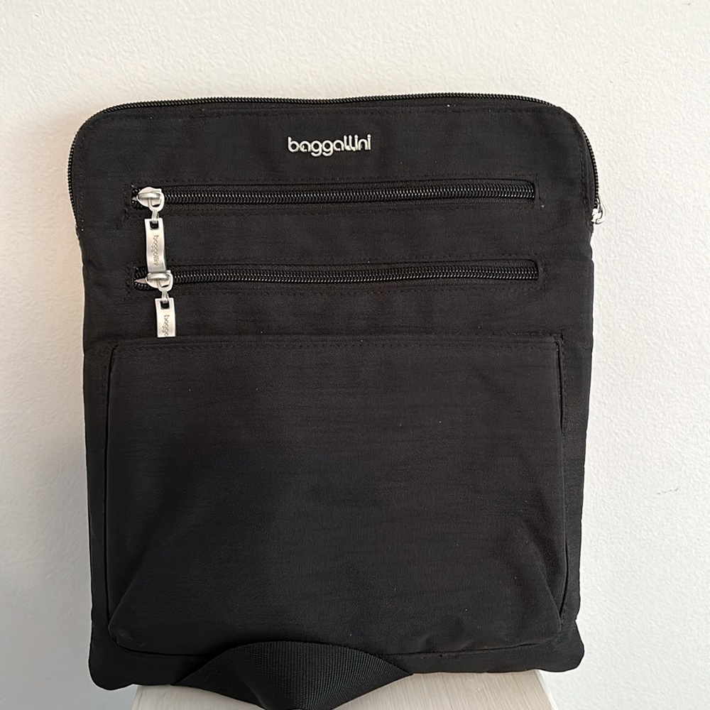 Baggallini Black Crossbody Bag.